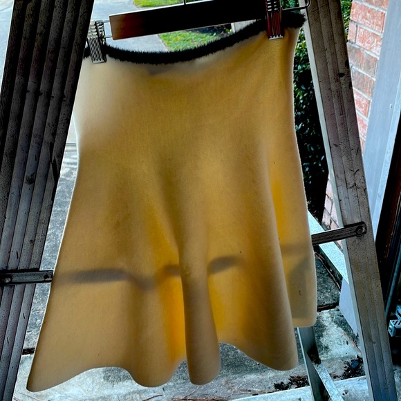 Zara high waisted skirt with peplum flow bottom - Picture 5 of 5